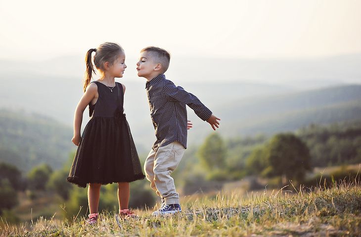 Girl and boy friendship profile pic for whatsapp